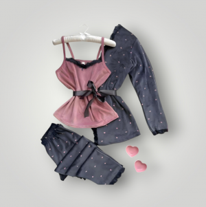 بجامه قطيفه هايدى ٣ قطع بلون رصاصي في وردى 