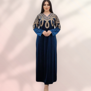 عبايه مطرزة بتطريزات ذهبية أنيقة . 